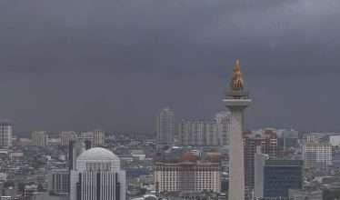 Tips Bepergian Aman Saat Cuaca Ekstrem